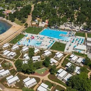  Kemping Adriamar Mobile Homes In Park